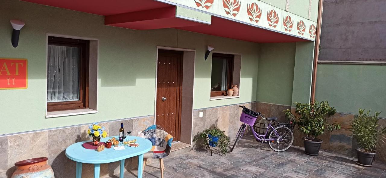 Apartamentos Turisticos Las 3 Golondrinas Peñafiel Buitenkant foto